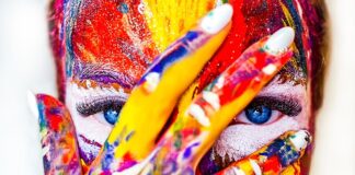 Jak ukryć zabawki w salonie?