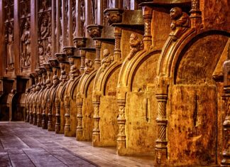 Jakie szaty ma ksiądz w Środę Popielcową?