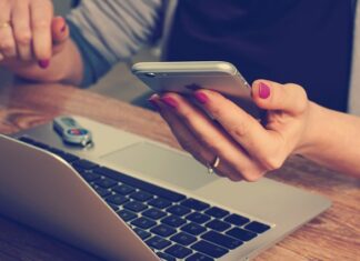 Czy zabierać nastolatkowi telefon na noc? Czy zabierać nastolatkowi telefon na noc?