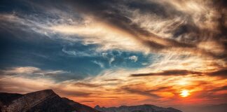 O której godzinie 14 latek powinien wracać do domu?