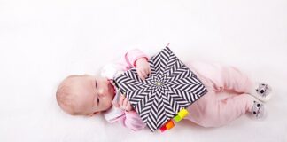 Jak nie powinno się trzymać niemowlaka?