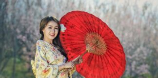 W co ubrać dziecko na komunię?