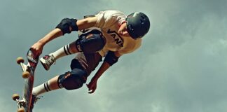 Jak założyć ochraniacz na łóżeczko?